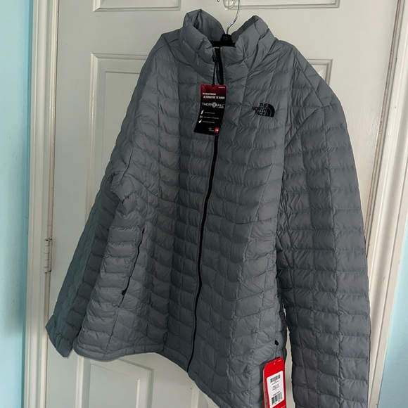 gray north face jacket - Picture 2 of 6